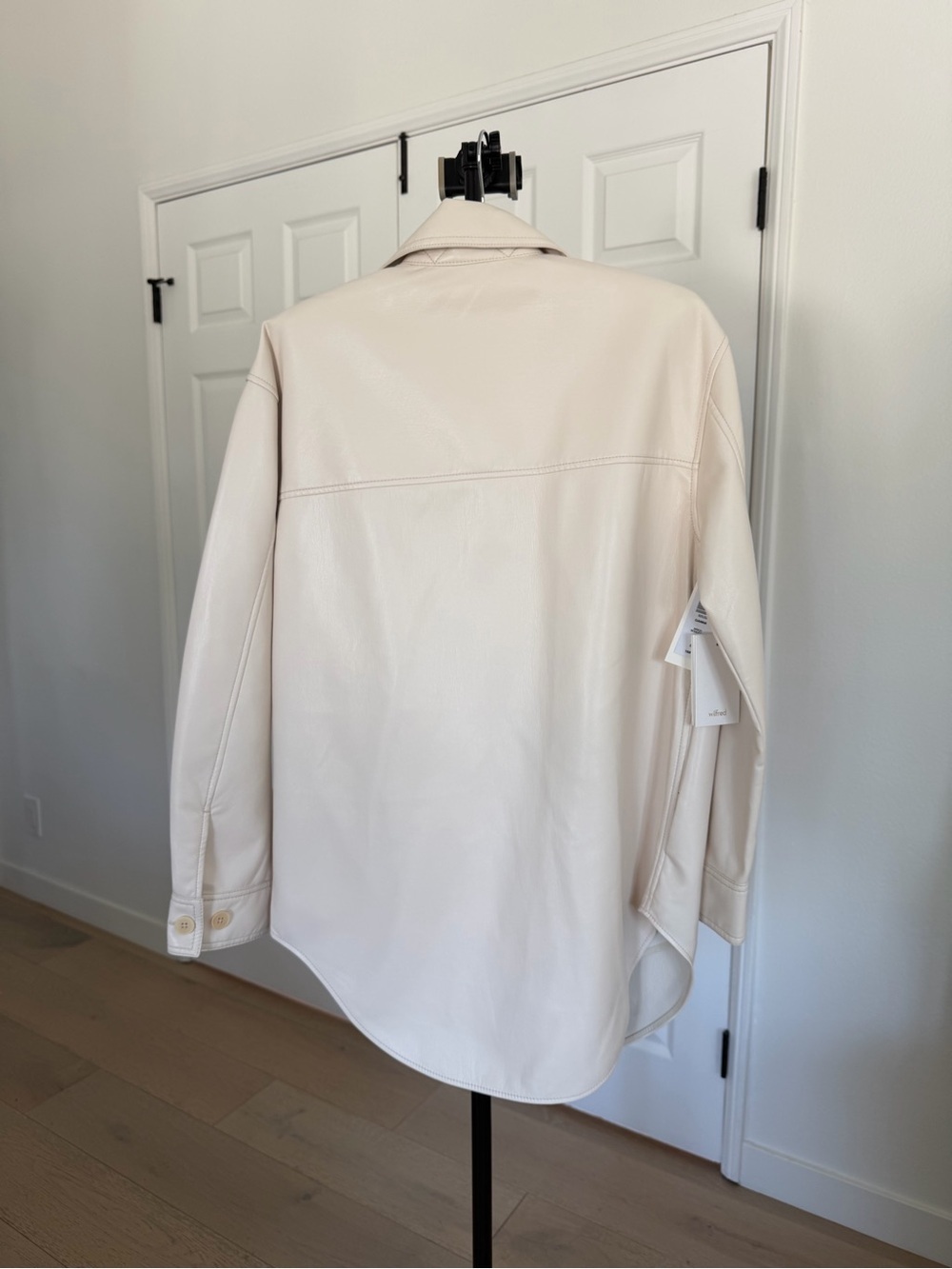 Aritzia Wilfred Vegan Leather Ganna Shirt Jacket in Birch, size S, NWT - Picture 3 of 9